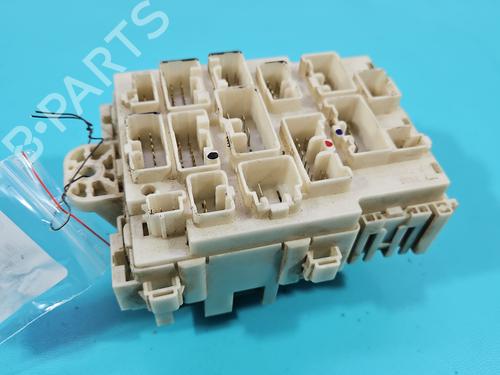 Used Fuse box Fuse box 37823185 37823185