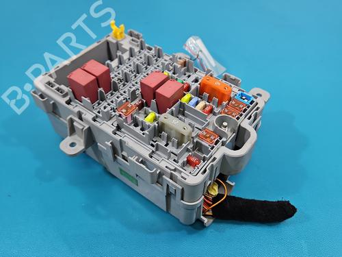 Used Fuse box Fuse box 37852405 37852405