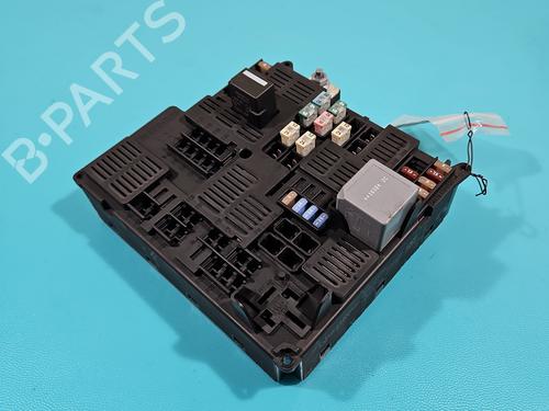 Used Fuse box Fuse box 38121492 38121492
