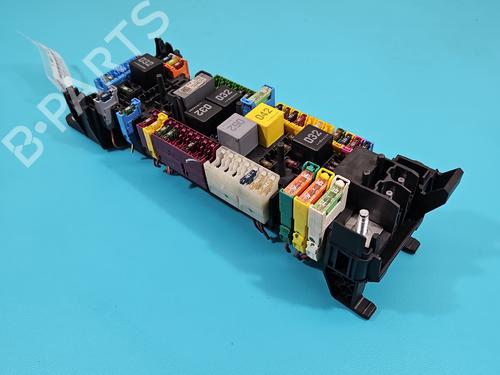 Used Fuse box Fuse box 38137827 38137827
