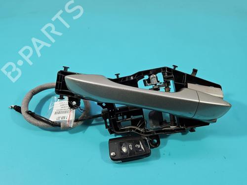 front-left-exterior-door-handle-vw-golf-vii-5g1-bq1-be1-be2-2012-2013-2014-2015-2016-2017-2018-2019-2020-2021-37858155 main image