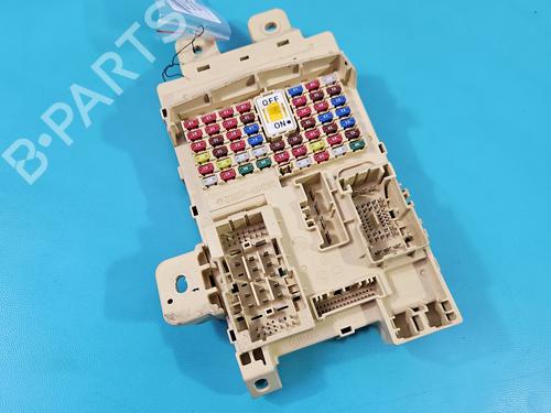 Used Fuse box Fuse box 37817121 37817121