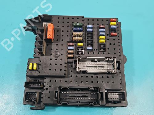Used Fuse box Fuse box 38118670 38118670