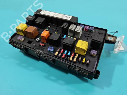 Used Fuse box Fuse box 37821720 37821720