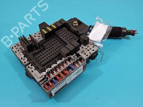 Used Fuse box Fuse box 37818268 37818268