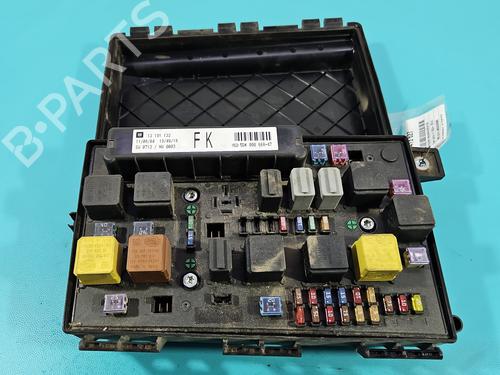 Used Fuse box Fuse box 37817999 37817999