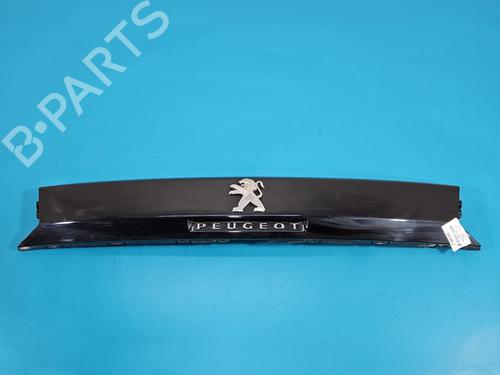Pynteliste til bagklap Pynteliste til bagklap PEUGEOT 5008 II (MC_, MJ_, MR_, M4_) 2.0 BlueHDi 180 (MJEHZW, MJEHZR, MJEHZP) (177 hp) 38869625 38869625
