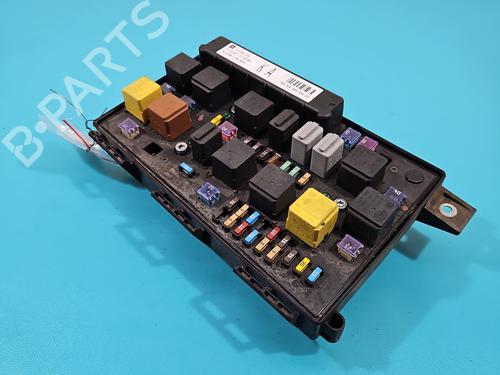 Used Fuse box Fuse box 37811332 37811332