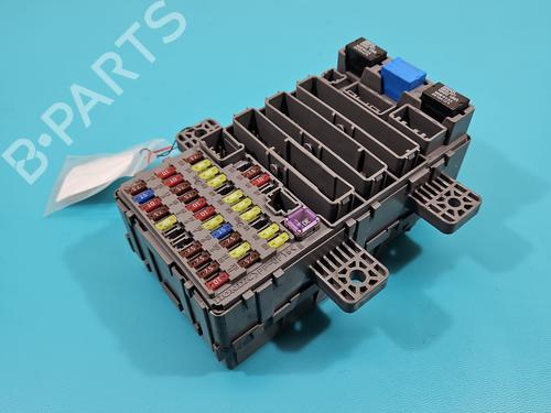 Used Fuse box Fuse box 38122387 38122387