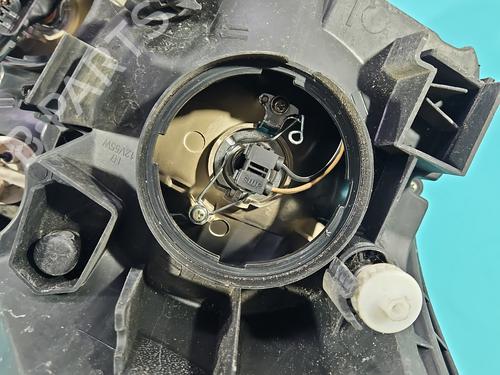 Left headlight RENAULT KOLEOS I (HY_) 2.5 (HY0C, HY0N) | BP38139207C28 - Image 11