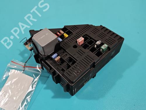 Used Fuse box Fuse box 38121491 38121491