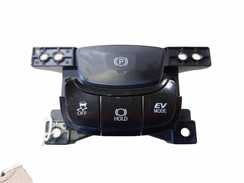 switch-toyota-c-hr-_x1_-2016-39960972 main image