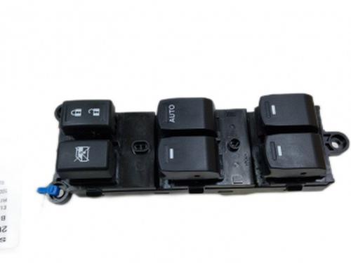 right-front-window-switch-suzuki-s-cross-2022-38811447 main image
