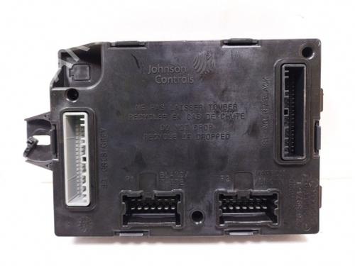 fuse-box-renault-captur-i-j5_-h5_-2013-38811565 main image
