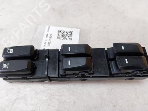 Right front window switch HYUNDAI ix35 Van CRDi 4WD | BP38813209I26 - Image 2