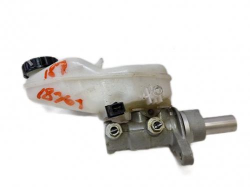 brake-master-cylinder-toyota-auris-_e18_-2012-2013-2014-2015-2016-2017-2018-2019-38803662 main image