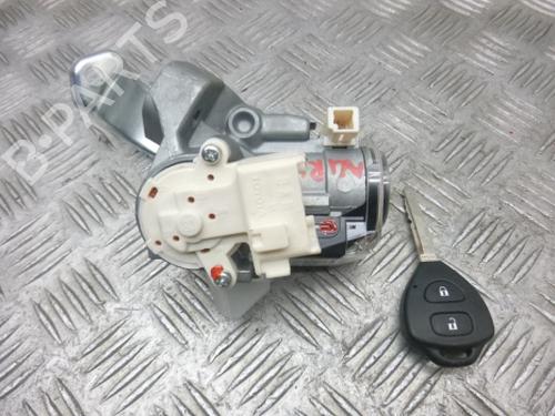 Used Switch Switch TOYOTA AURIS (_E15_) 1.4 D-4D (NDE150_, NDE150R) (90 hp) 38808345 38808345