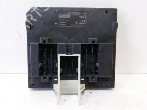 Used Fuse box Fuse box VW GOLF VII (5G1, BQ1, BE1, BE2) 1.6 TDI (115 hp) 38813768 38813768