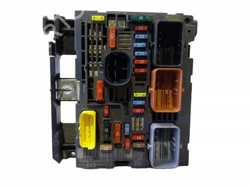 Used Fuse box Fuse box PEUGEOT 5008 (0U_, 0E_) 2.0 HDi 150 / BlueHDi 150 (150 hp) 40197062 40197062