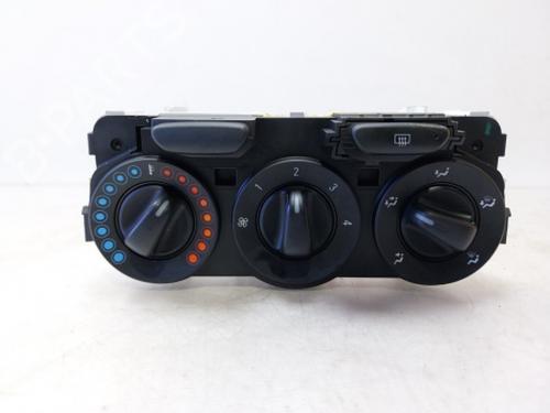 climate-control-opel-corsa-e-x15-2014-38813302 main image