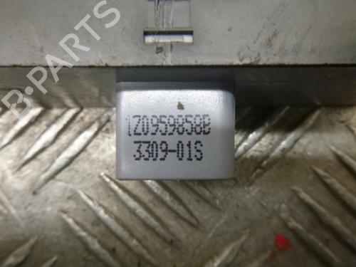 Right front window switch SKODA OCTAVIA II (1Z3) 1.6 TDI | BP38804867I26 - Image 4