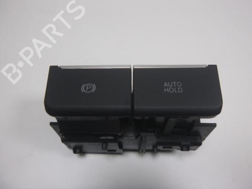 switch-vw-golf-viii-variant-cg5-db5-2020-38813166 main image