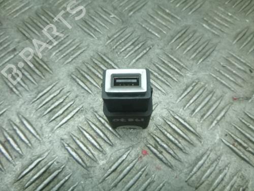 Used Electronic module Electronic module PEUGEOT 2008 II (UD_, US_, UY_, UJ_, UR_, UC_) e-2008 (UKZKXZ) (136 hp) 38815404 38815404