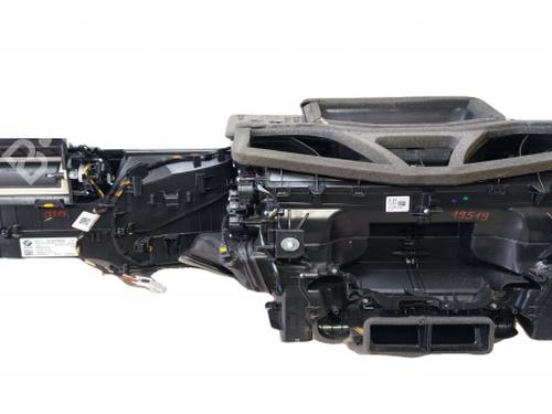 Used Heater matrix box Heater matrix box BMW 5 (G30, F90) 530 e Plug-in-Hybrid (292 hp) 39050648 39050648