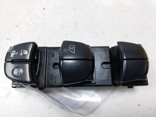 Used Right front window switch Right front window switch NISSAN JUKE (F15) 1.6 CVTC (98 hp) 38813686 38813686