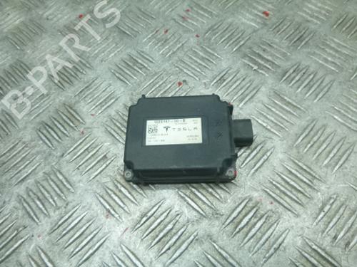 Used Electronic module Electronic module TESLA MODEL S (5YJS) 70 (388 hp) 38810749 38810749