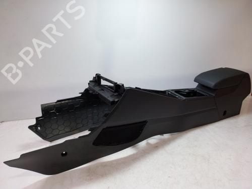 armrest-center-console-vw-golf-viii-variant-cg5-db5-2020-38813156 main image