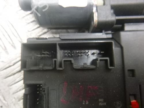 Left front window motor VW PASSAT B7 (362) 1.6 TDI | BP38810403E21 - Image 5
