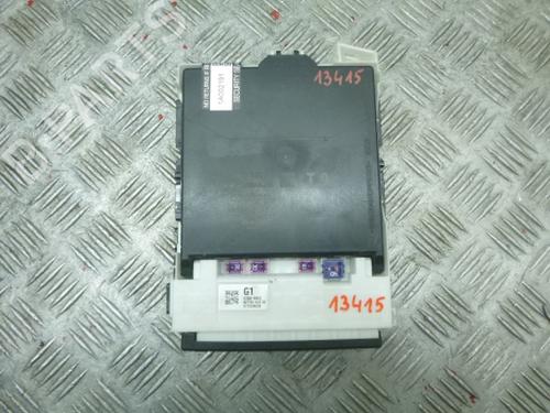 Used Fuse box Fuse box TOYOTA YARIS (_P21_, _PA1_, _PH1_) 1.5 Hybrid (MXPH10, MXPH11) (116 hp) 38813233 38813233