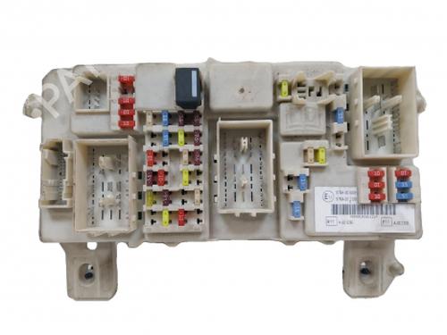 Used Fuse box Fuse box FORD FOCUS II Saloon (DB_, FCH, DH) 1.4 (80 hp) 38813108 38813108