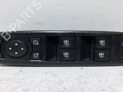 right-front-window-switch-renault-laguna-iii-bt01-2007-2008-2009-2010-2011-2012-2013-2014-2015-38816233 main image