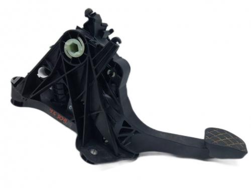 clutch-pedal-vw-passat-b8-3g2-cb2-2014-38805438 main image