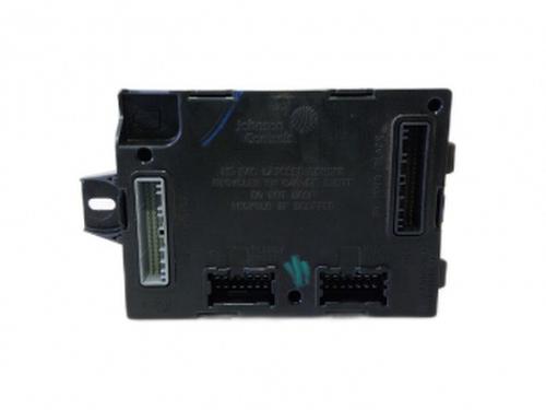 Used Fuse box Fuse box RENAULT TRAFIC III Van (FG_) 1.6 dCi 115 (FGMD) (116 hp) 38809232 38809232