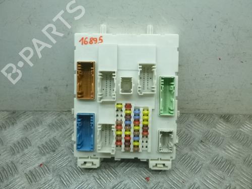 Used Fuse box Fuse box FORD FOCUS III Saloon 1.6 TDCi (95 hp) 38813738 38813738