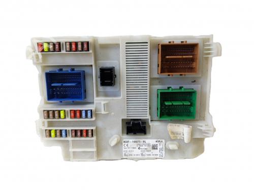 Used Fuse box Fuse box FORD MONDEO IV (BA7) 2.0 TDCi (140 hp) 38812086 38812086