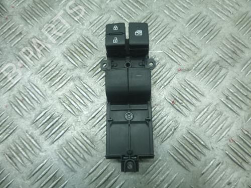 Used Right front window switch Right front window switch TOYOTA YARIS (_P21_, _PA1_, _PH1_) 1.5 Hybrid (MXPH10, MXPH11) (116 hp) 38813239 38813239