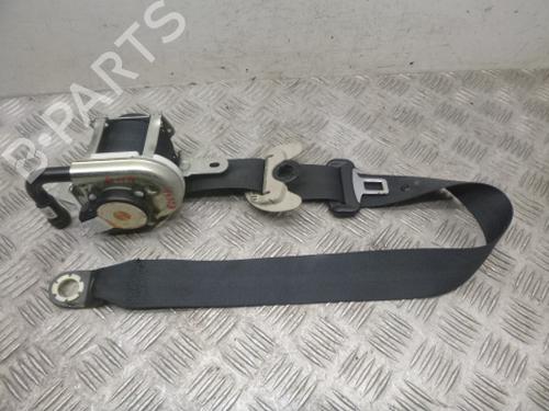 front-right-seatbelt-toyota-aqua-_nhp1_-2011-38804446 main image