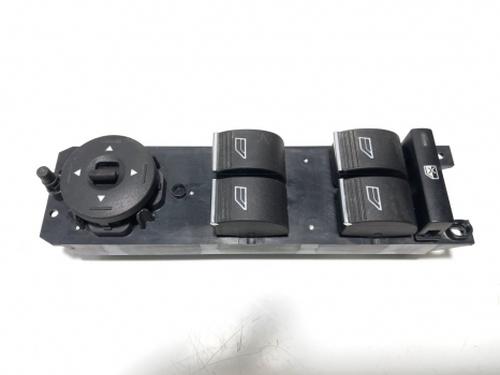 right-front-window-switch-ford-focus-iii-saloon-2010-2011-2012-2013-2014-2015-2016-2017-2018-2019-2020-38805948 main image