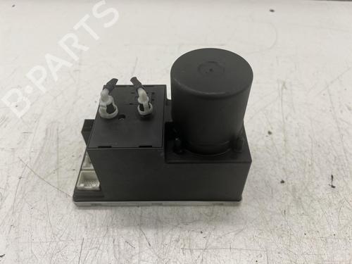 Used Central lock pump Central lock pump AUDI A4 B5 (8D2) 2.4 quattro (165 hp) 39976759 39976759