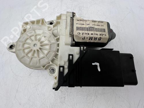 Rudehejsemotor forskærm venstre Rudehejsemotor forskærm venstre VW NEW BEETLE (9C1, 1C1) 2.0 (115 hp) 39681049 39681049