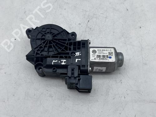 Motor do elevador de vidro trás esquerdo Motor do elevador de vidro trás esquerdo VW POLO IV (9N_, 9A_) 1.4 TDI (80 hp) 39674000 39674000