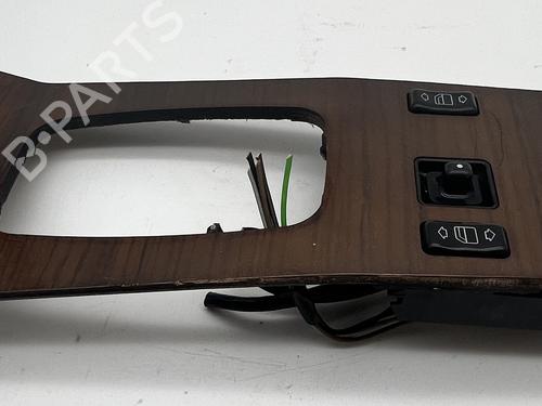 Consola central Consola central MERCEDES-BENZ 124 T-Model (S124) 230 TE Cat (124.083) (132 hp) 39672248 39672248