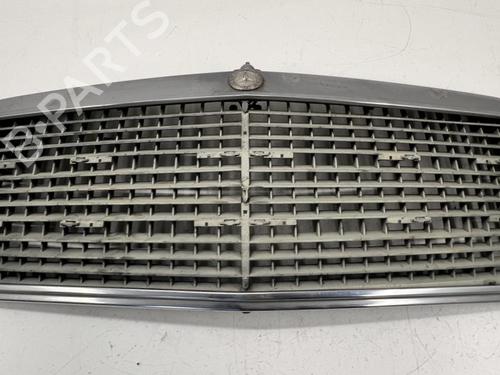 Grill Grill MERCEDES-BENZ 190 (W201) E 2.0 (201.024) (122 hp) 39677703 39677703