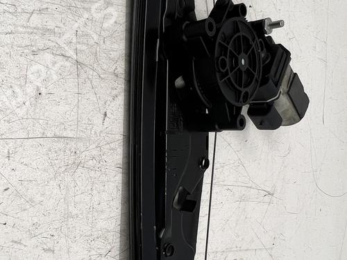 Rudehejsemotor forskærm venstre Rudehejsemotor forskærm venstre FORD KA (RU8) 1.3 TDCi (75 hp) 39677599 39677599