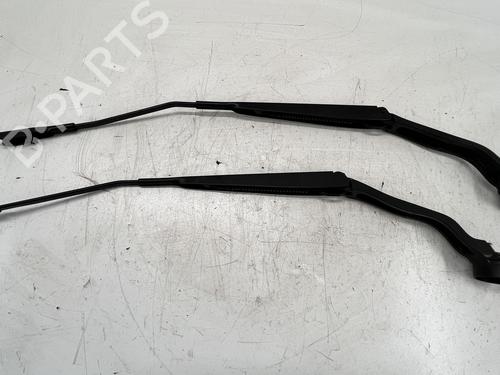 Used Front windshield wiper arm Front windshield wiper arm FORD KUGA II (DM2) 1.5 EcoBoost (150 hp) 39677777 39677777