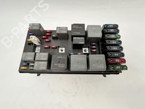 Sikringsdåse Sikringsdåse OPEL SINTRA (APV) 3.0 i 24V (OUN16, Y94) (201 hp) 39670472 39670472